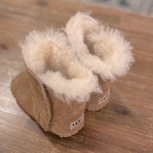 UGG Australia Caden Baby Boots size 2/3 (6-12 M) in Chestnut